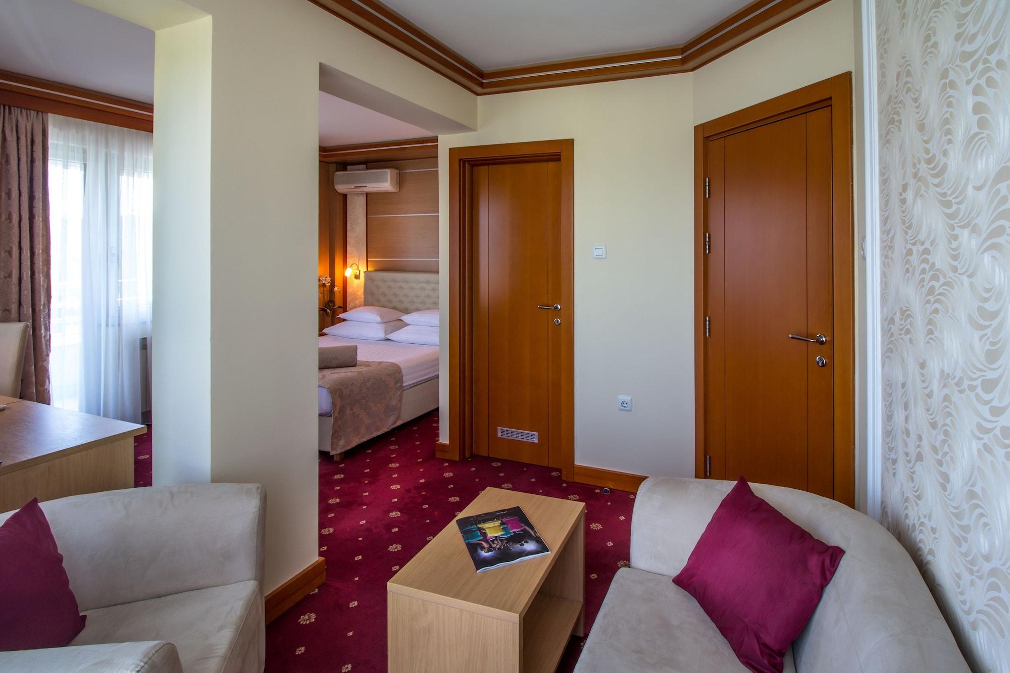 Hotel Cezar 바냐루카 외부 사진