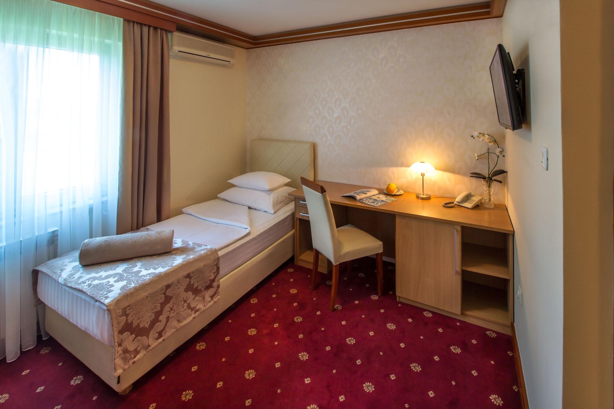 Hotel Cezar 바냐루카 외부 사진