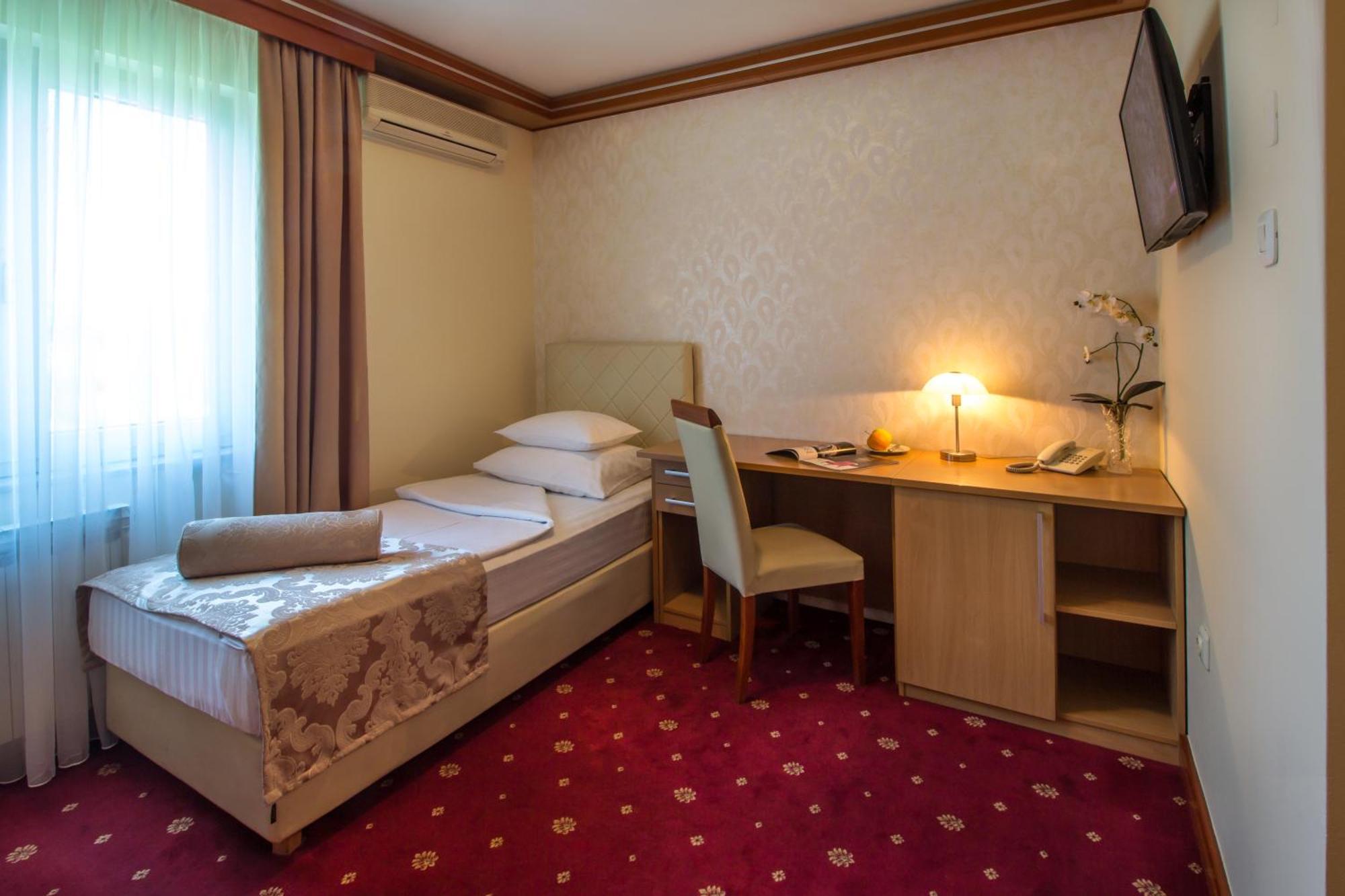 Hotel Cezar 바냐루카 외부 사진