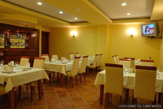 Hotel Cezar 바냐루카 레스토랑 사진